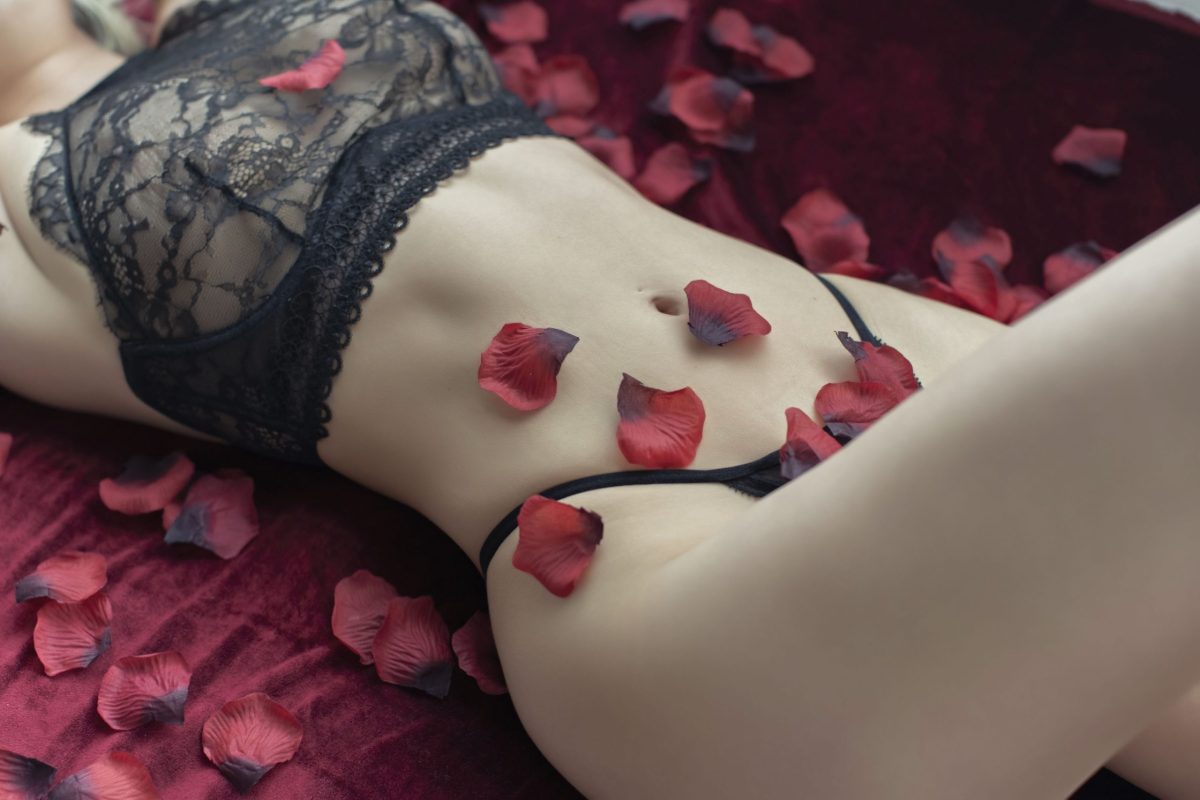 Toronto escorts companion upscale Erin Interests Non-smoking Age Mature Figure Busty Slender Petite Natural Breasts Hair Blonde Ethnicity European Tattoos Small Arrival Returning 