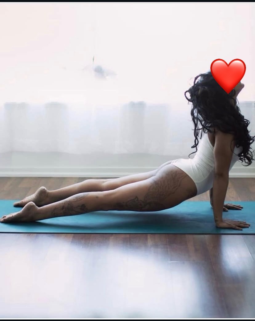 Toronto escorts companion upscale Willow Non-smoking Mature Athletic Slender Natural Raven-Haired Brunette Asian Middle-Eastern South Asian Many Large New New Photos
