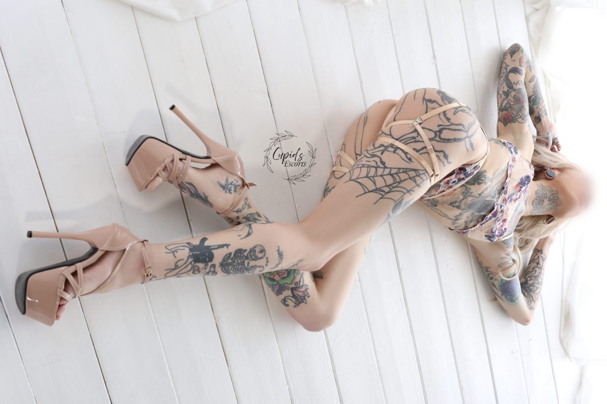 Toronto escorts companion upscale Riley Duo Couple-friendly Disability-friendly Mature Slender Petite Natural Blonde European Many Large Returning 