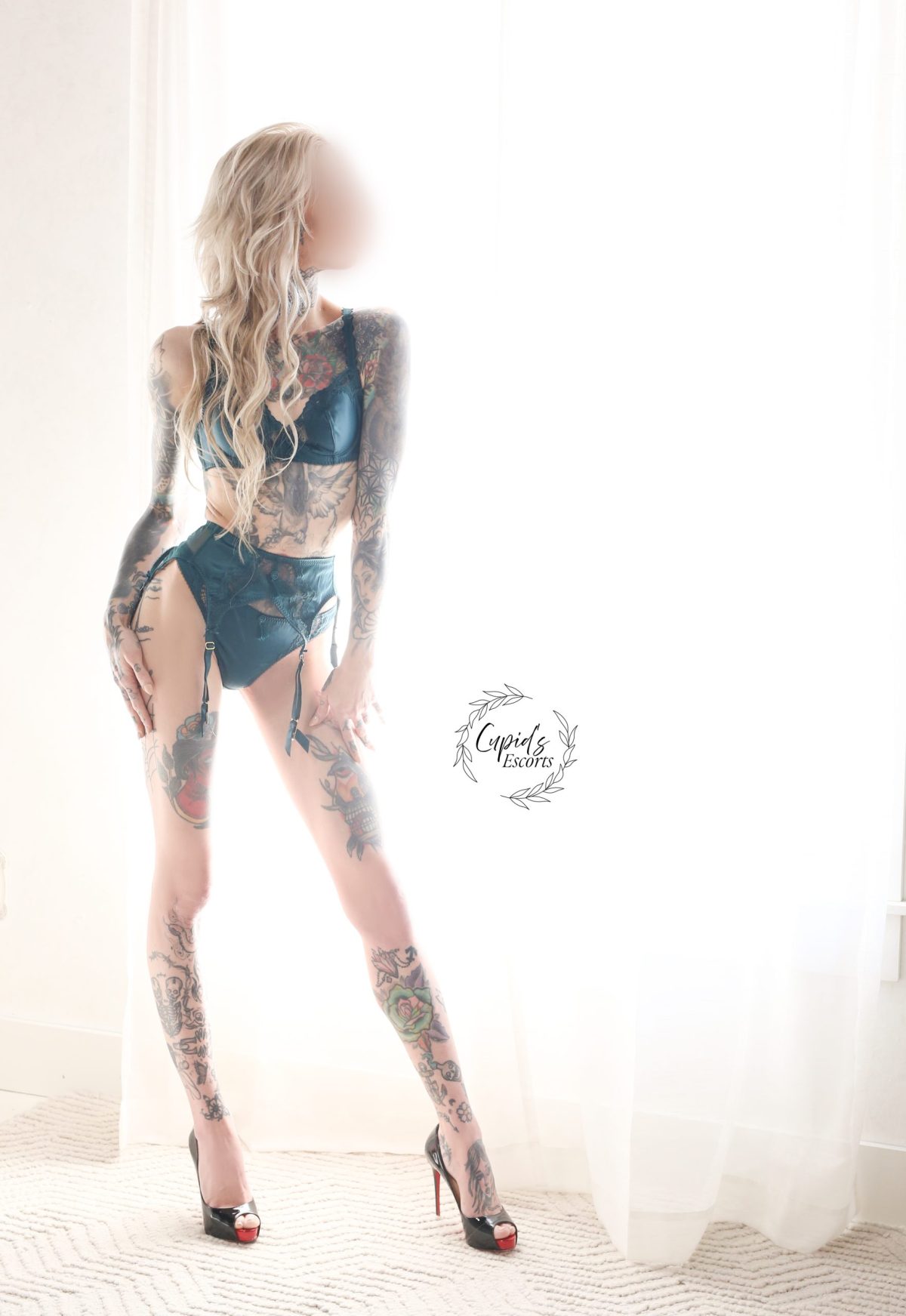 Toronto escorts companion upscale Riley Duo Couple-friendly Disability-friendly Mature Slender Petite Natural Blonde European Many Large Returning 