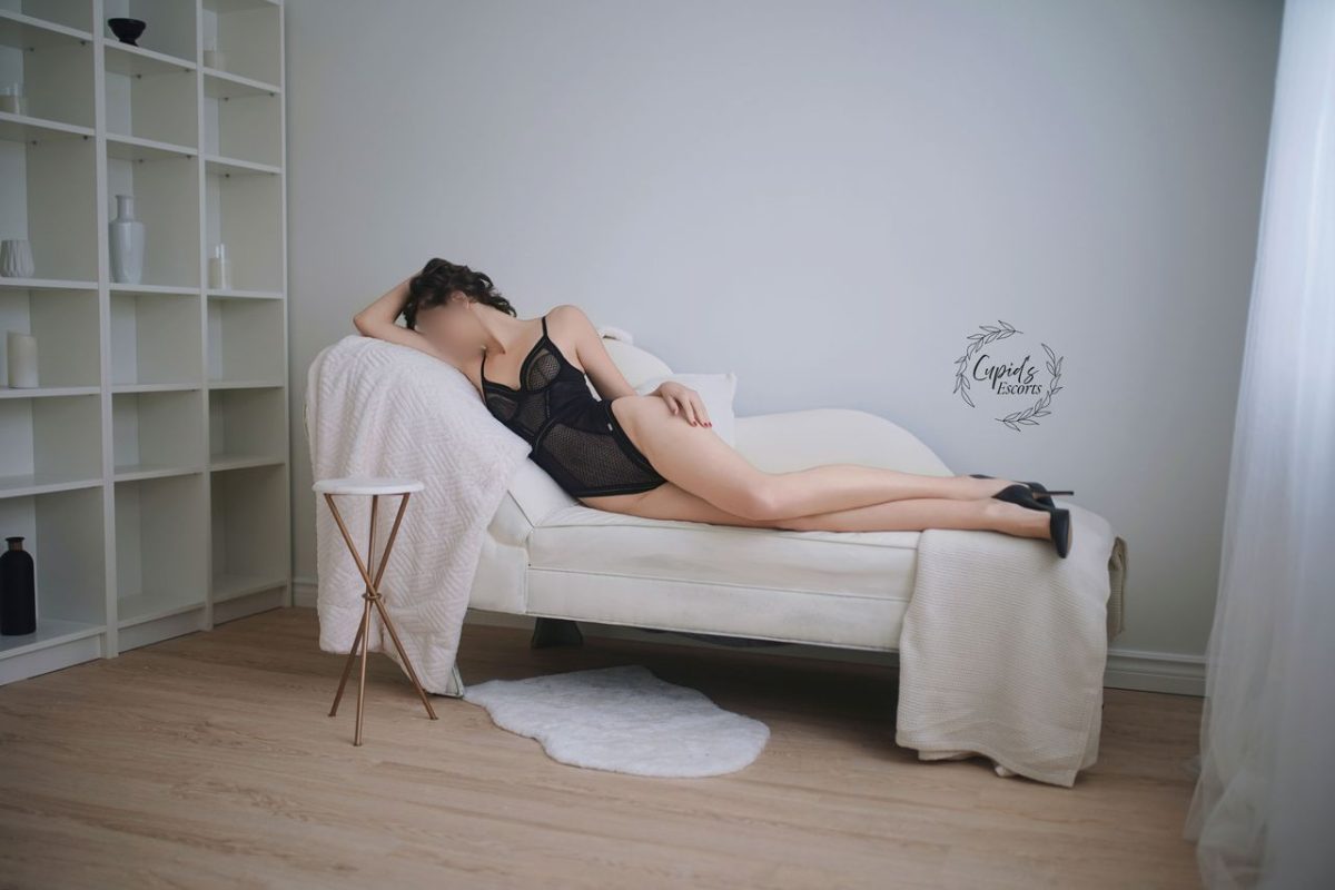 Toronto escorts companion upscale Charlize Duo Couple-friendly Disability-friendly Non-smoking Mature Slender Tall Natural Brunette European Small New 