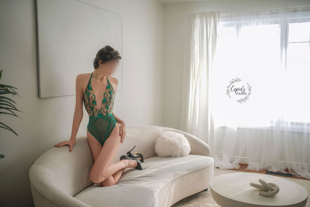 Toronto escorts companion upscale Charlize Duo Couple-friendly Disability-friendly Non-smoking Mature Slender Tall Natural Brunette European Small New 