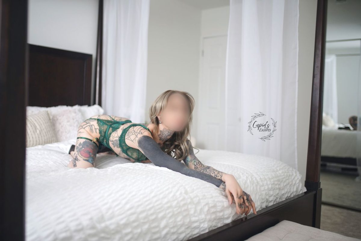 Toronto escorts companion upscale Riley Duo Couple-friendly Disability-friendly Mature Slender Petite Natural Blonde European Many Large 