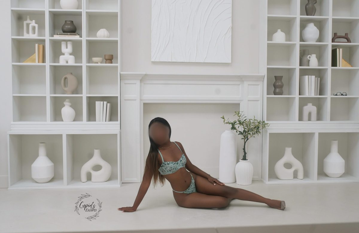 Toronto escorts companion upscale Tanya Duo Couple-friendly Non-smoking Young Slender Petite Natural Raven-Haired Black None Returning 