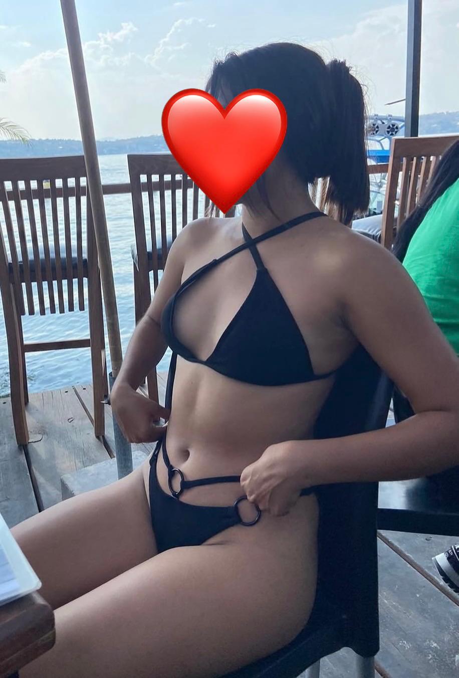 Toronto escorts companion upscale Gabriela Non-smoking Young Slender Petite Natural Brunette Latina None New 